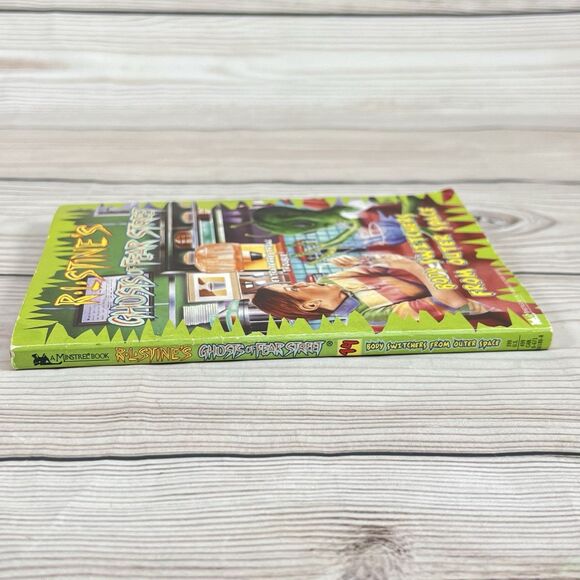 Ghosts of Fear Street #14 Body Switchers Outer Space RL Stine 1996 1st Edition - Picture 3 of 11